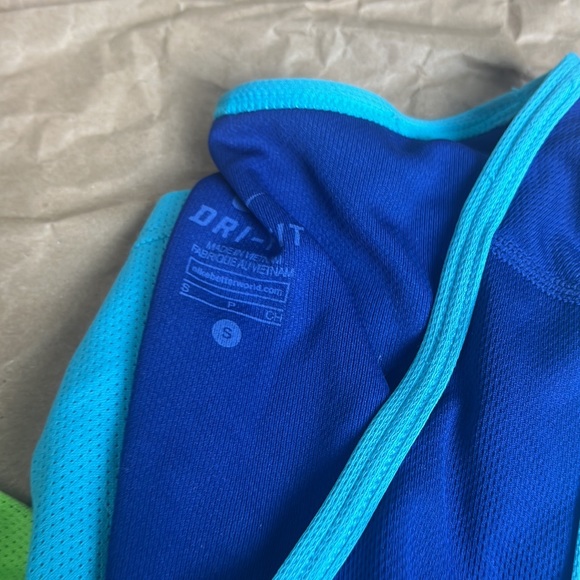 2 Nike running tank top singlet - Picture 2 of 7